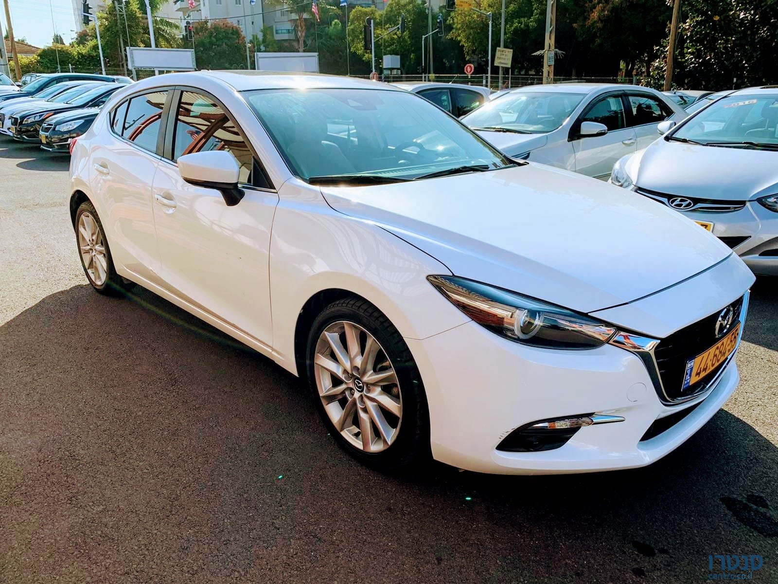 2017' Mazda 3 photo #1