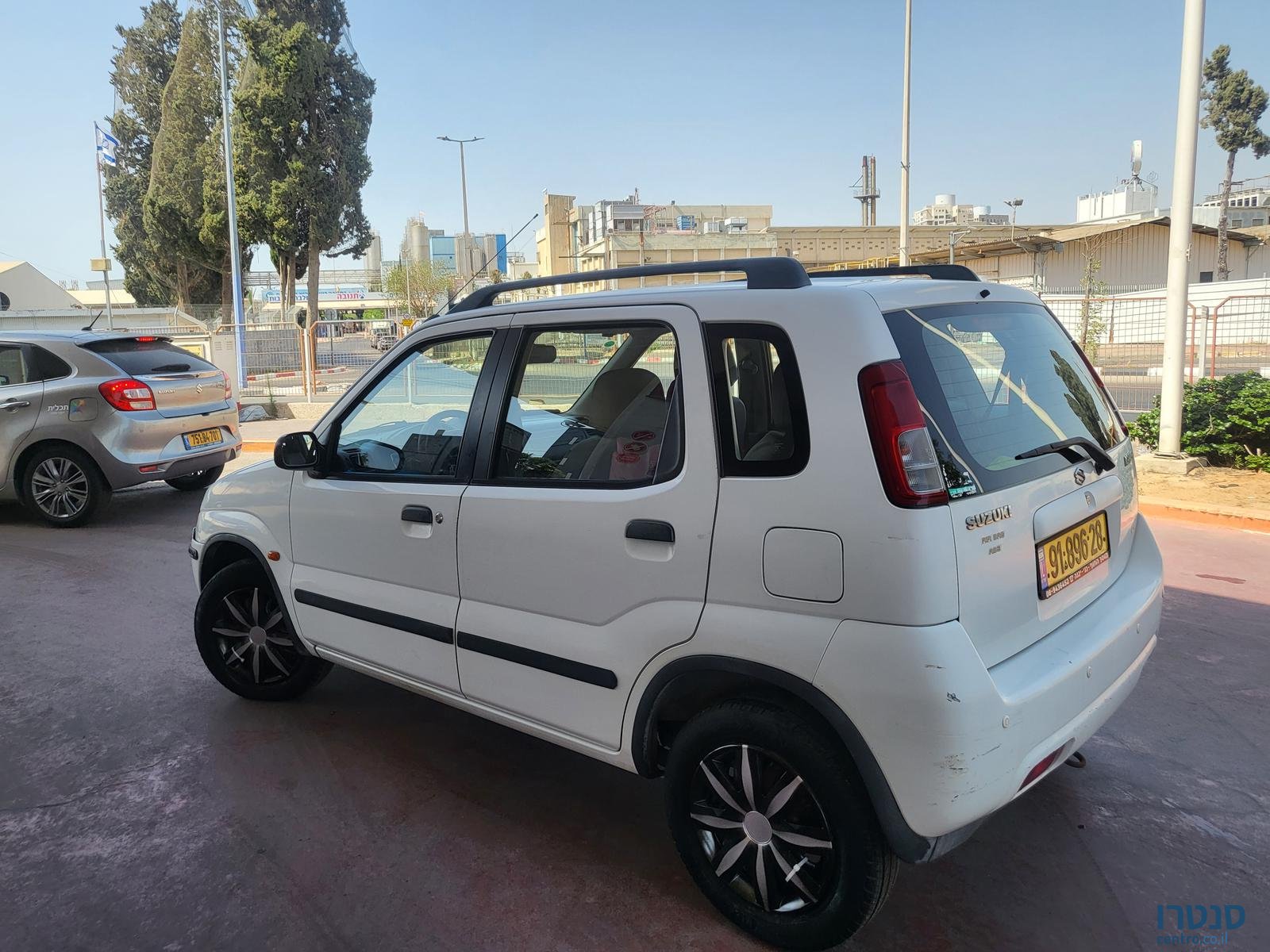 2005' Suzuki Ignis photo #3