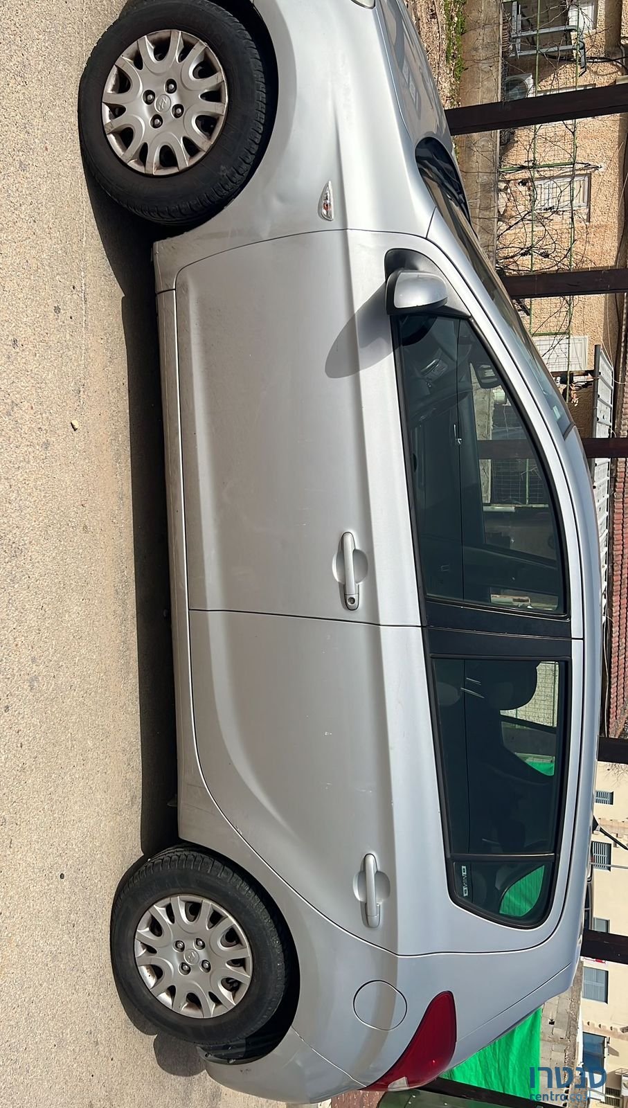 2011' Hyundai i20 יונדאי photo #3