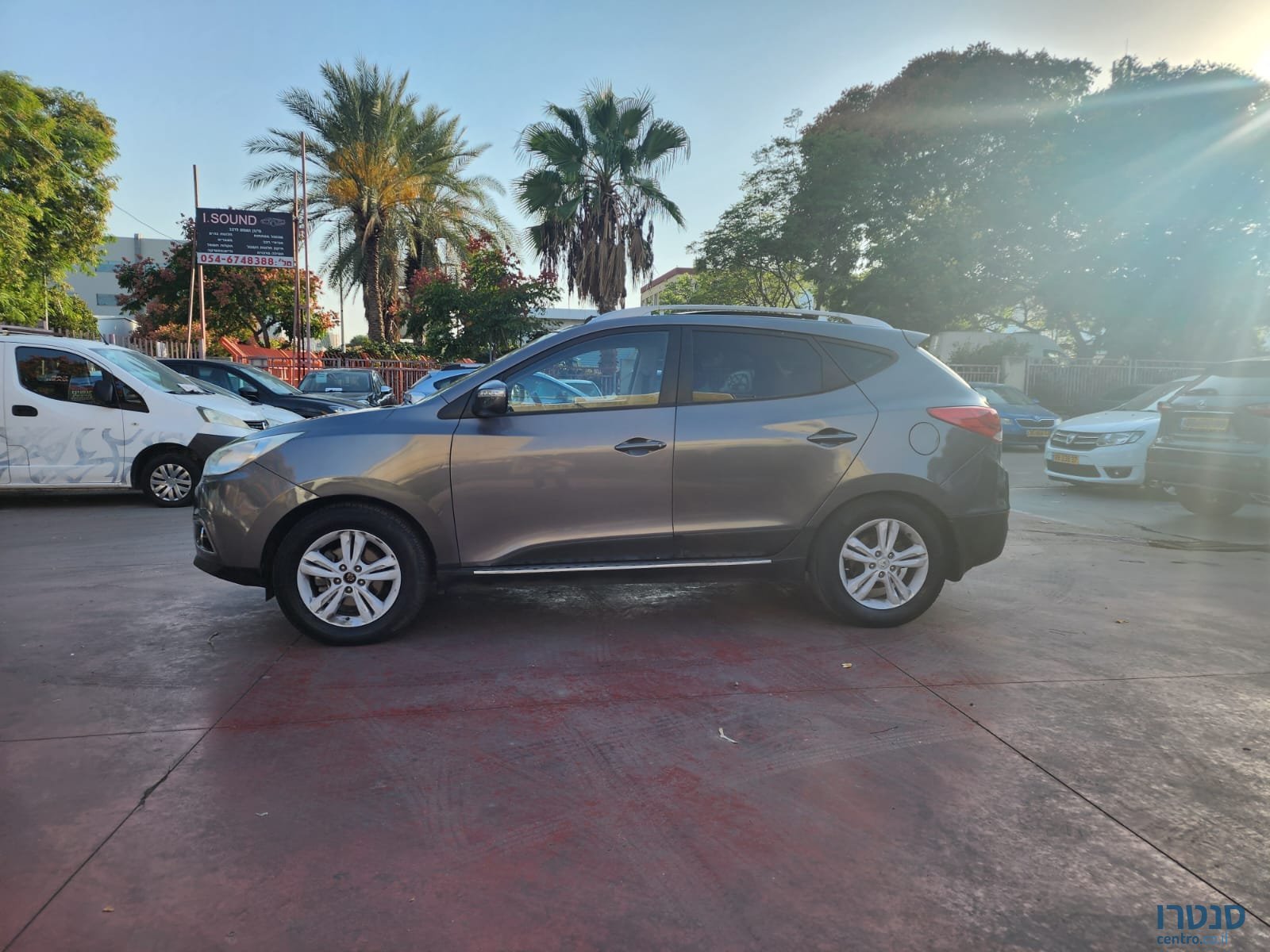 2011' Hyundai ix35 photo #2