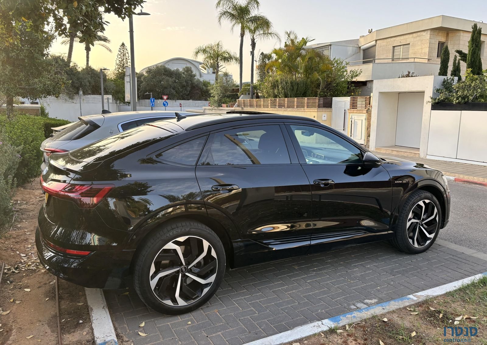 2022' Audi e-tron אאודי photo #1