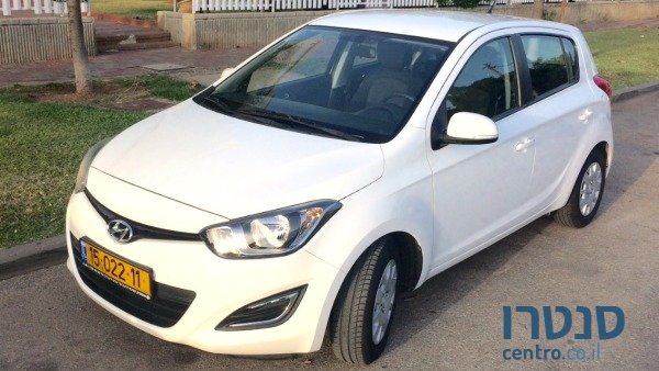 2013' Hyundai i20 photo #1