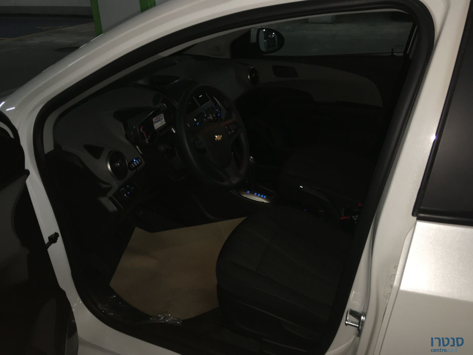 2017' Chevrolet Sonic LT photo #4