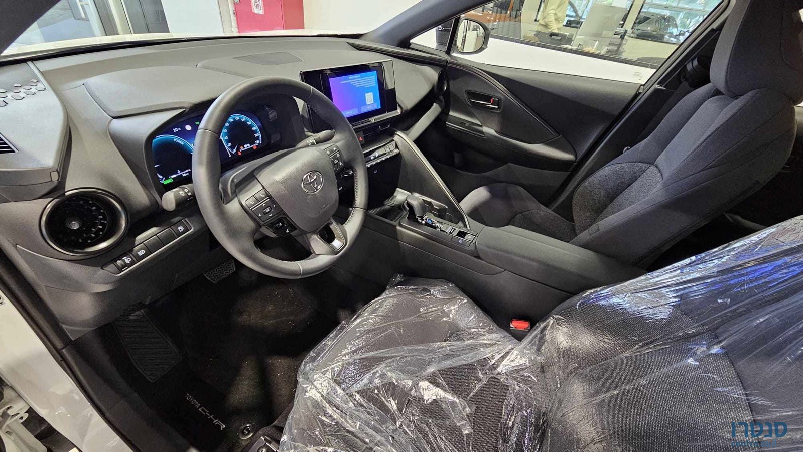 2025' Toyota C-HR photo #6