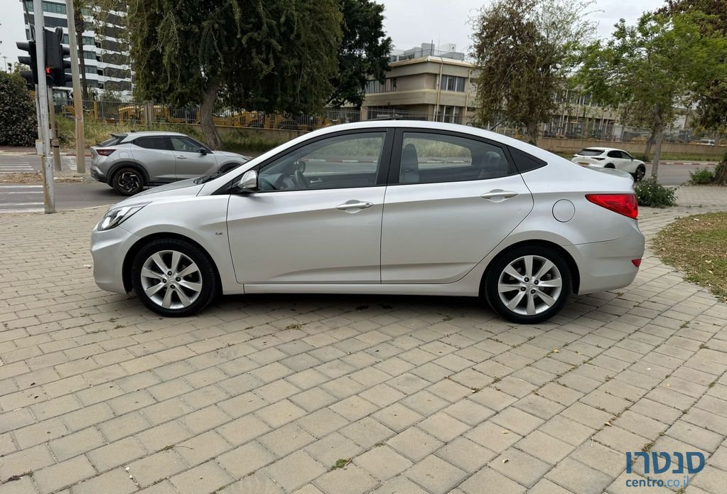 2012' Hyundai i25 יונדאי אקסנט photo #5