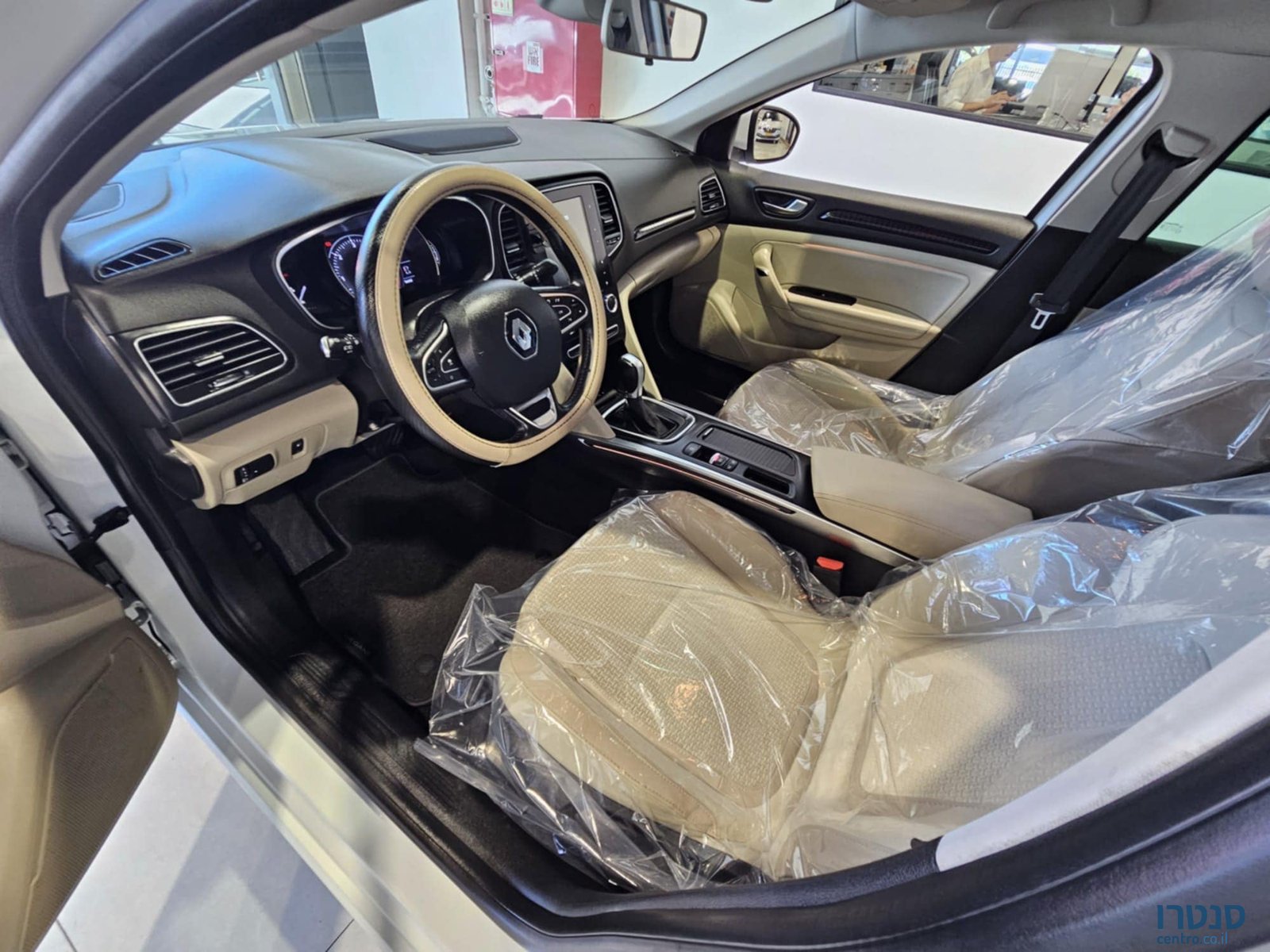 2021' Renault Megane photo #5