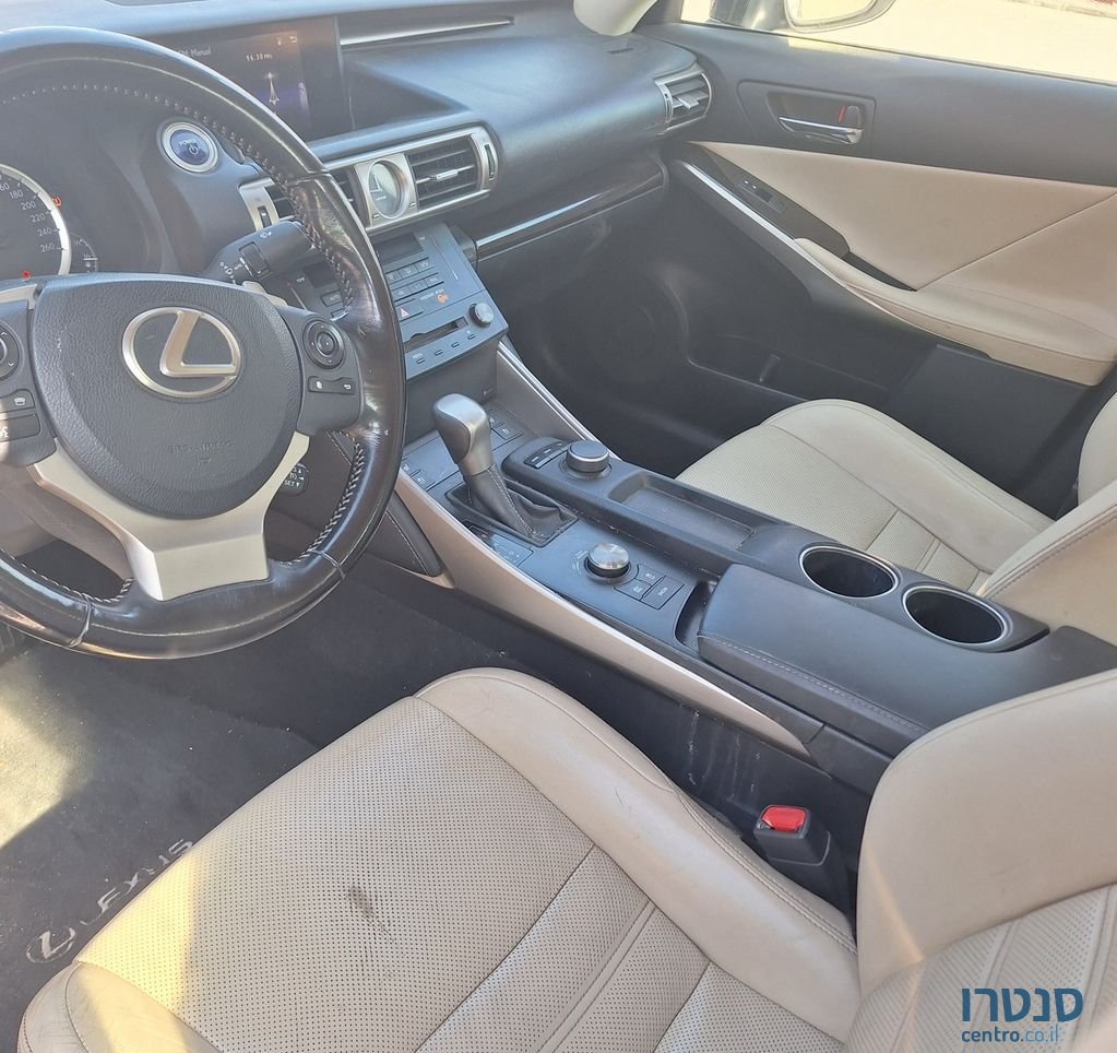 2017' Lexus IS לקסוס photo #5