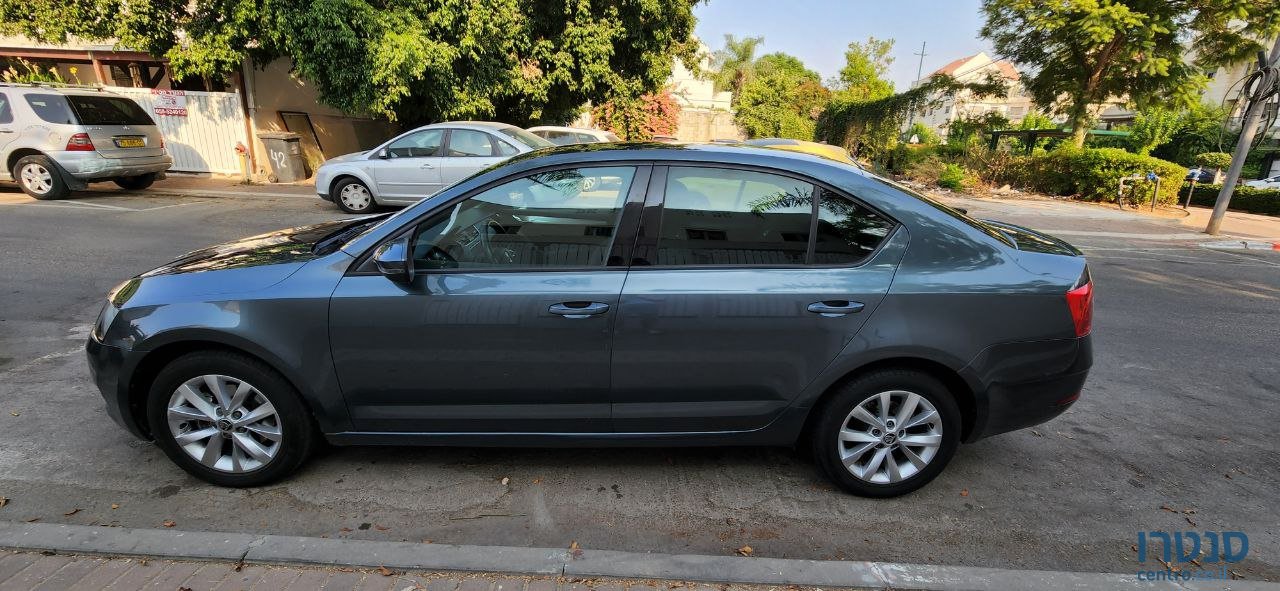 2019' Skoda Octavia Ambition photo #6