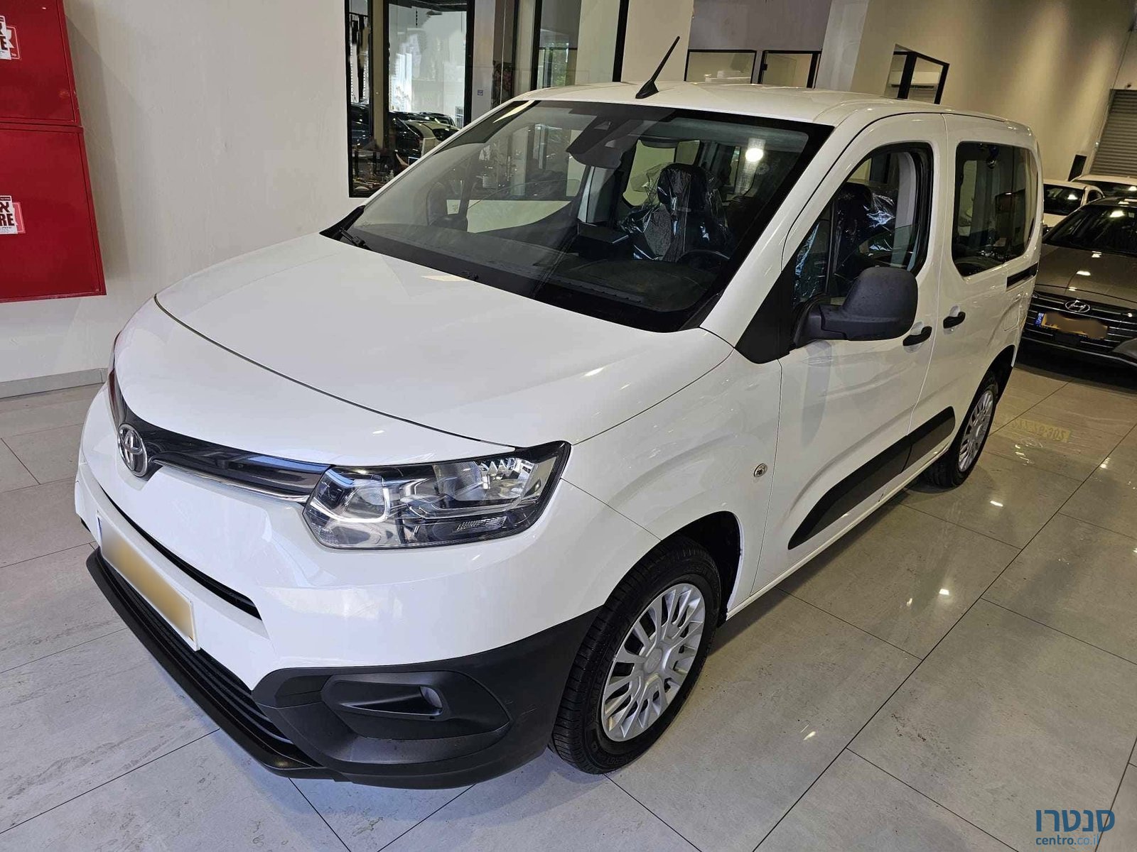 2021' Toyota ProAce City photo #1