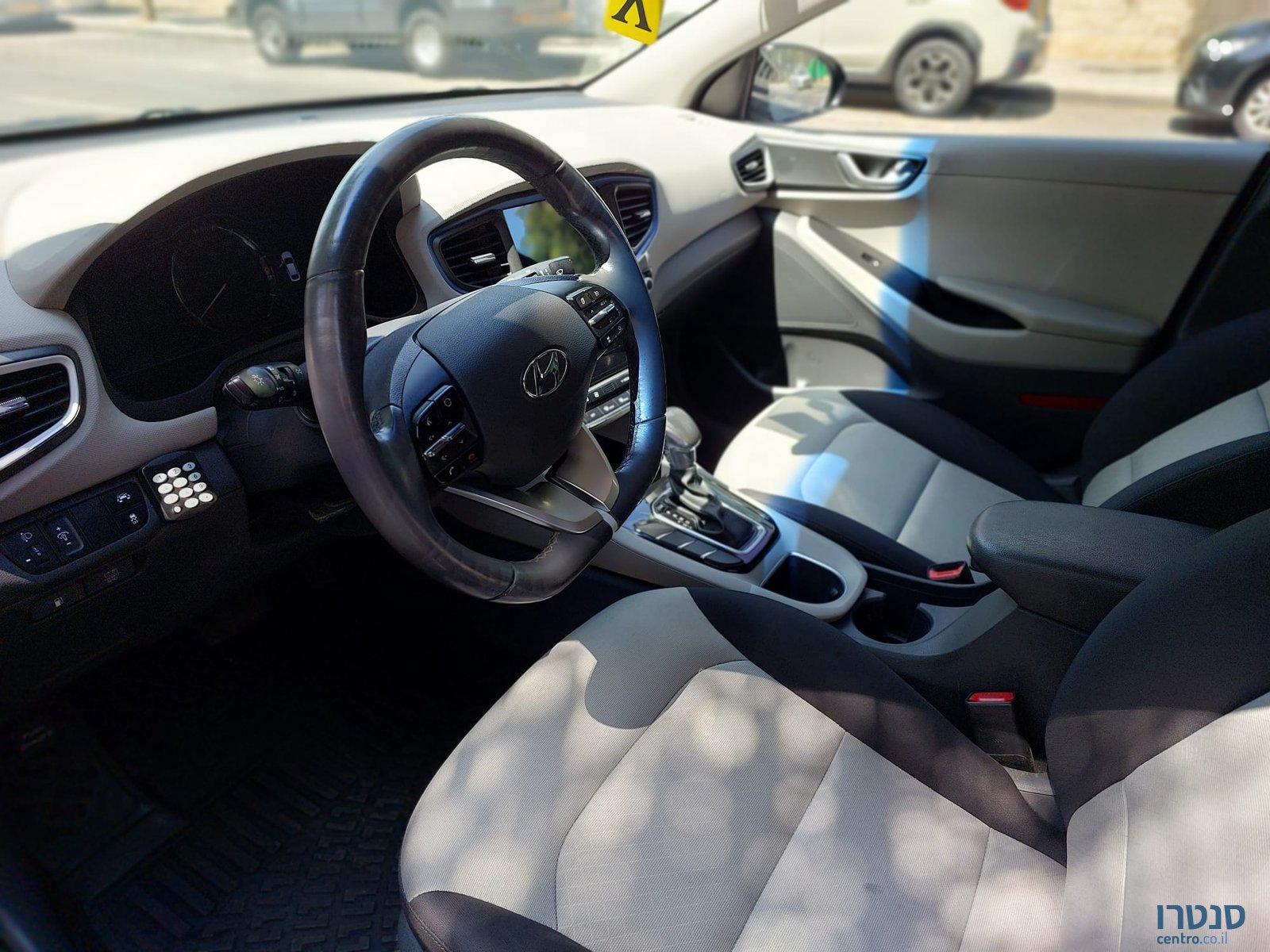 2019' Hyundai Ioniq photo #6