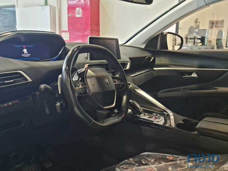 2023' Peugeot 3008 photo #5