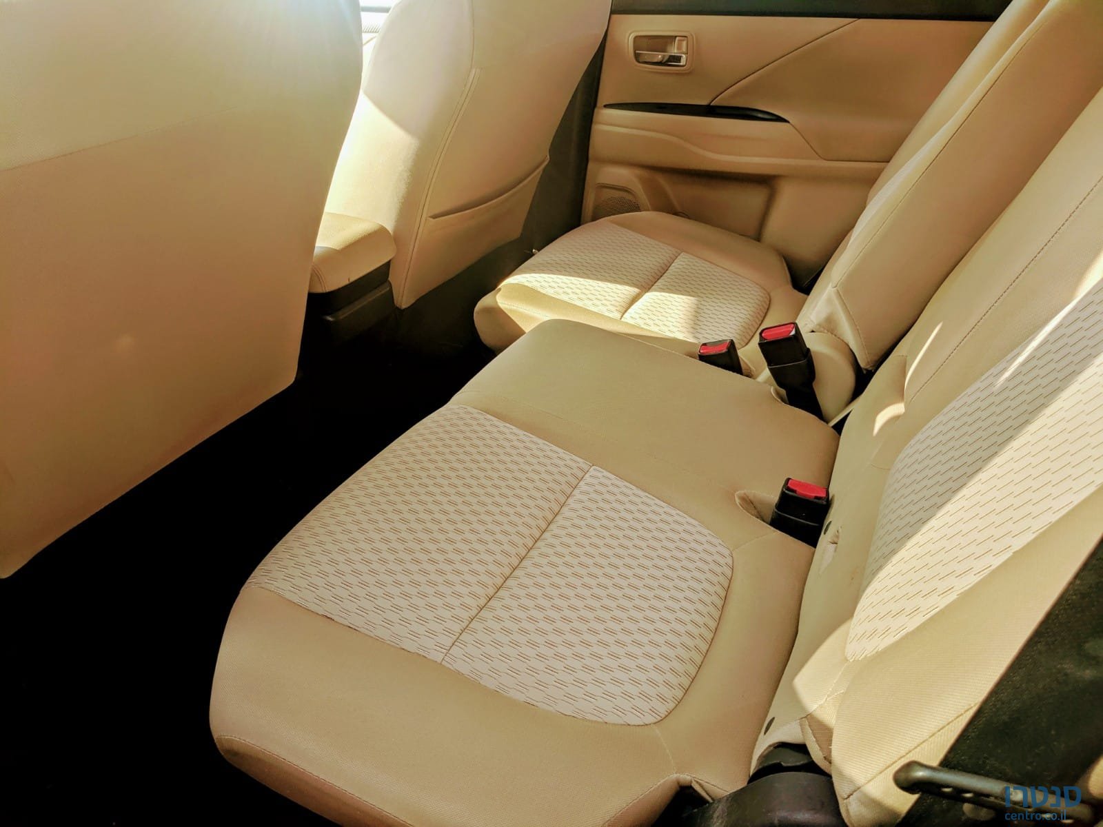 2013' Mitsubishi Outlander photo #6