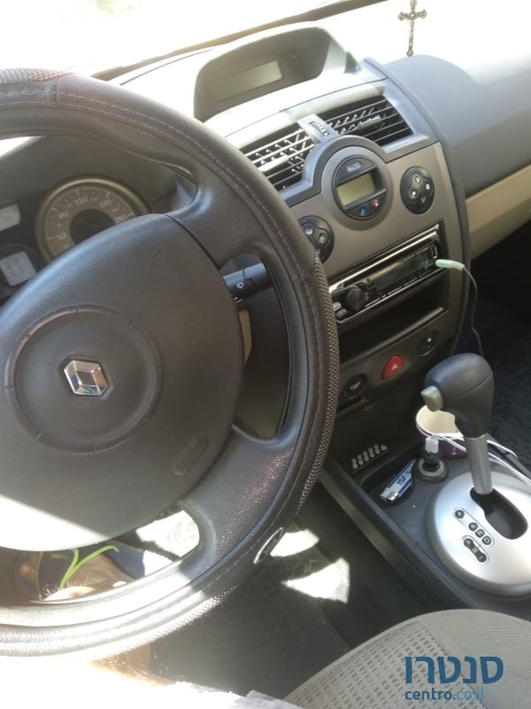 2008' Renault Megane photo #3