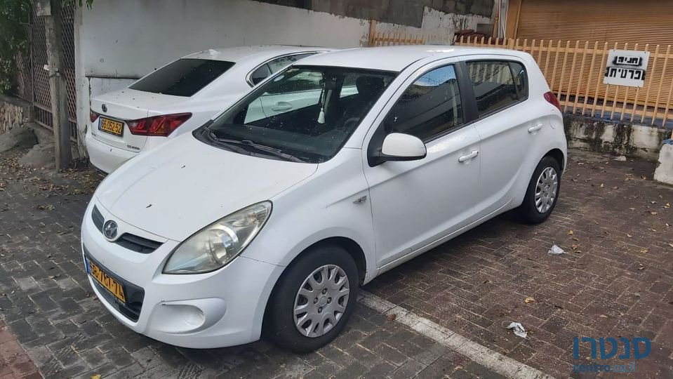 2011' Hyundai i20 photo #1