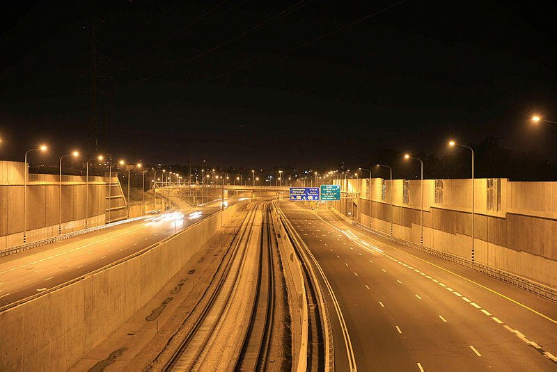 107 тысяч фонарных столбов "Нативей Исраэль" смогут отслеживать скорость автомобилей