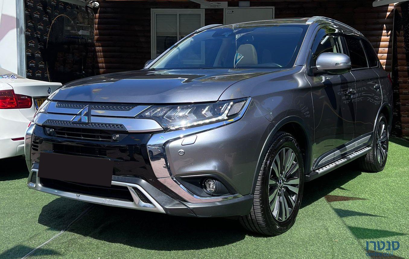 2019' Mitsubishi Outlander photo #1