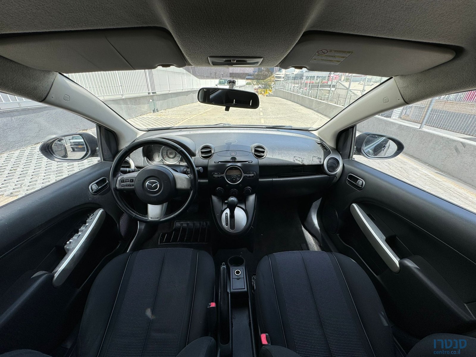 2011' Mazda 2 photo #5