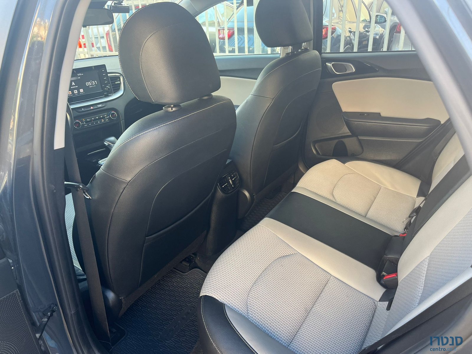 2021' Kia XCeed photo #5