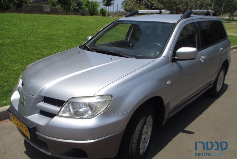 2007' Mitsubishi Outlander photo #3