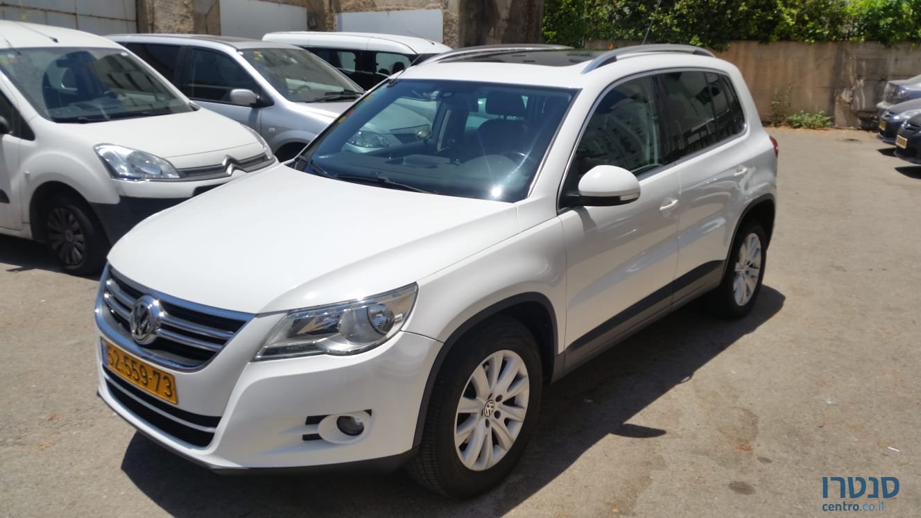 2010' Volkswagen Tiguan photo #3
