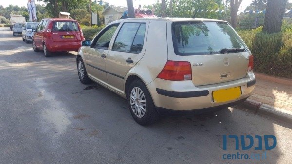 2001' Volkswagen Golf photo #2