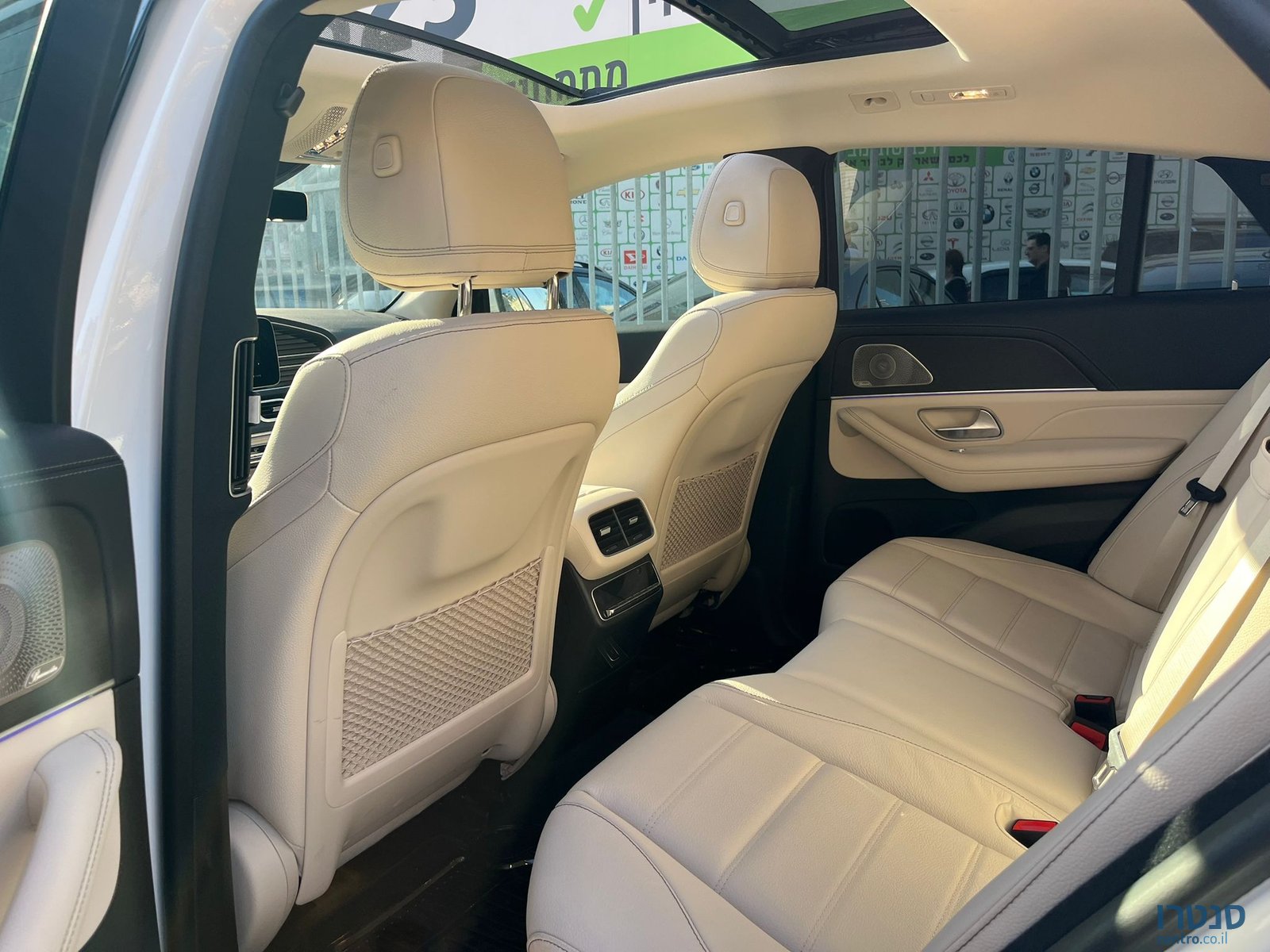 2022' Mercedes-Benz GL 350 photo #2