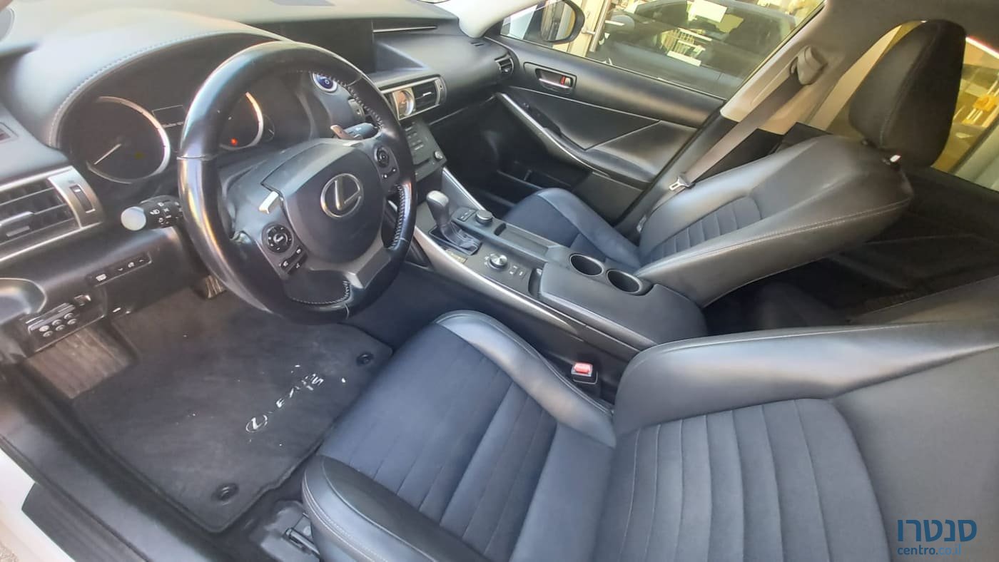 2016' Lexus LS Hybrid photo #3