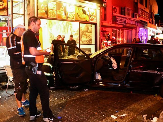Полиция Расследует Обстоятельства Аварии в Тель-Авиве, Жертвами Которой Стали Три Человека