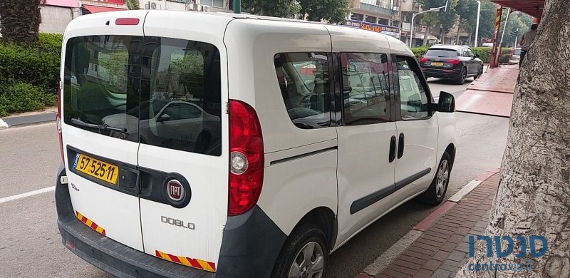 2014' Fiat Doblo photo #2