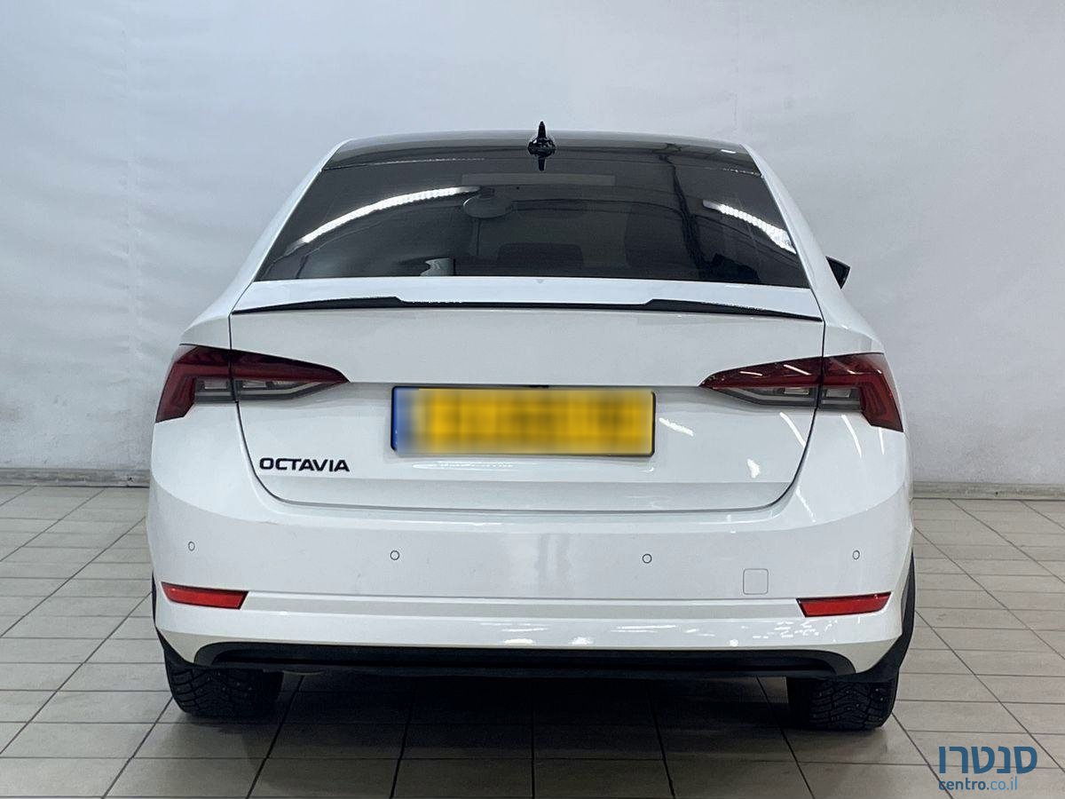 2021' Skoda Octavia photo #2