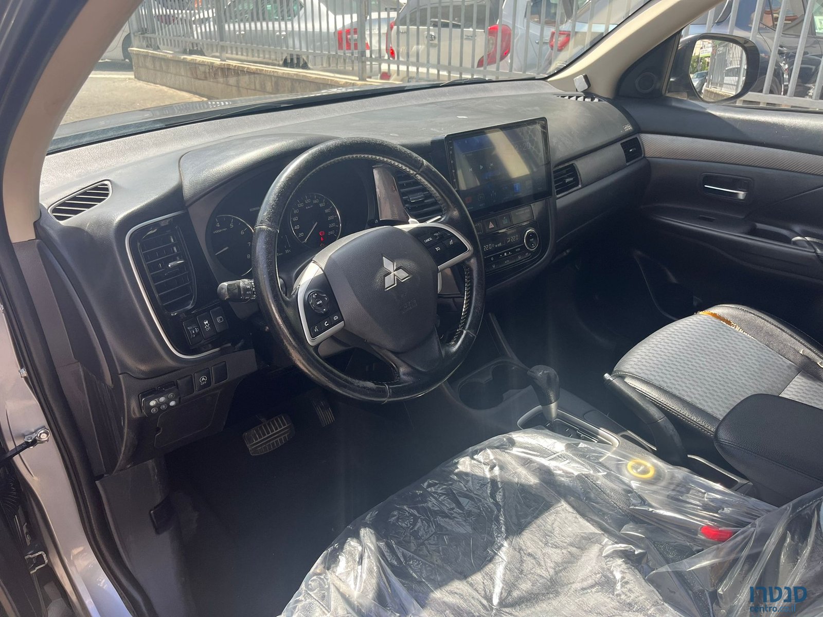 2014' Mitsubishi Outlander photo #3