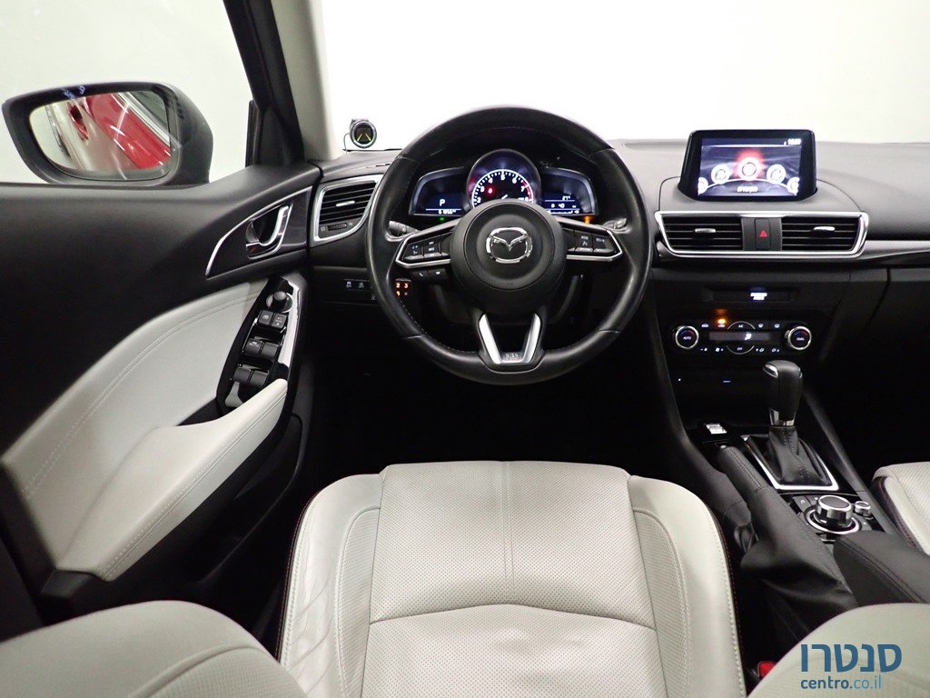 2018' Mazda 3 HB premium photo #7