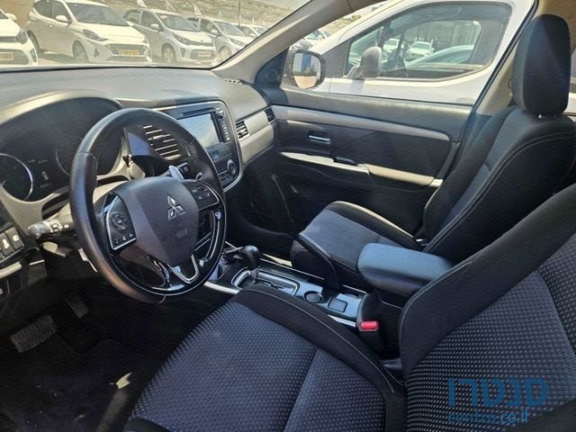 2017' Mitsubishi Outlander מיצובישי אאוטלנדר photo #3
