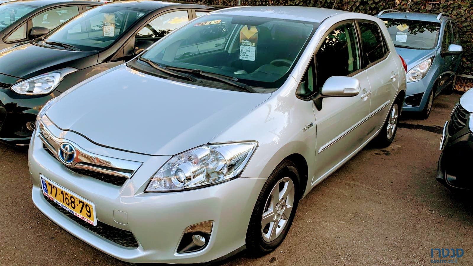 2012' Toyota Auris photo #1