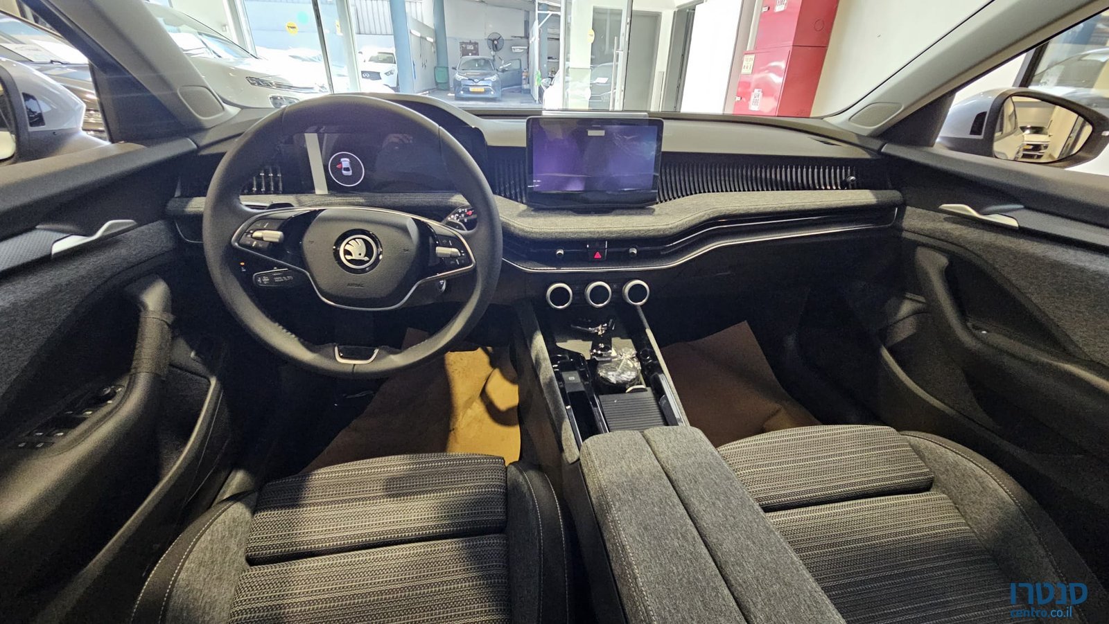 2025' Skoda Superb photo #4