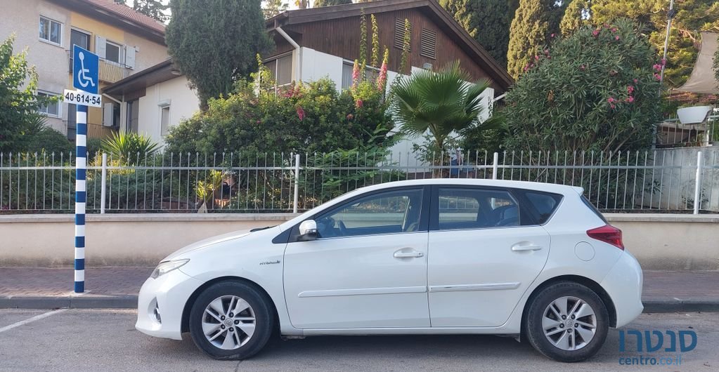 2014' Toyota Auris טויוטה אוריס photo #1