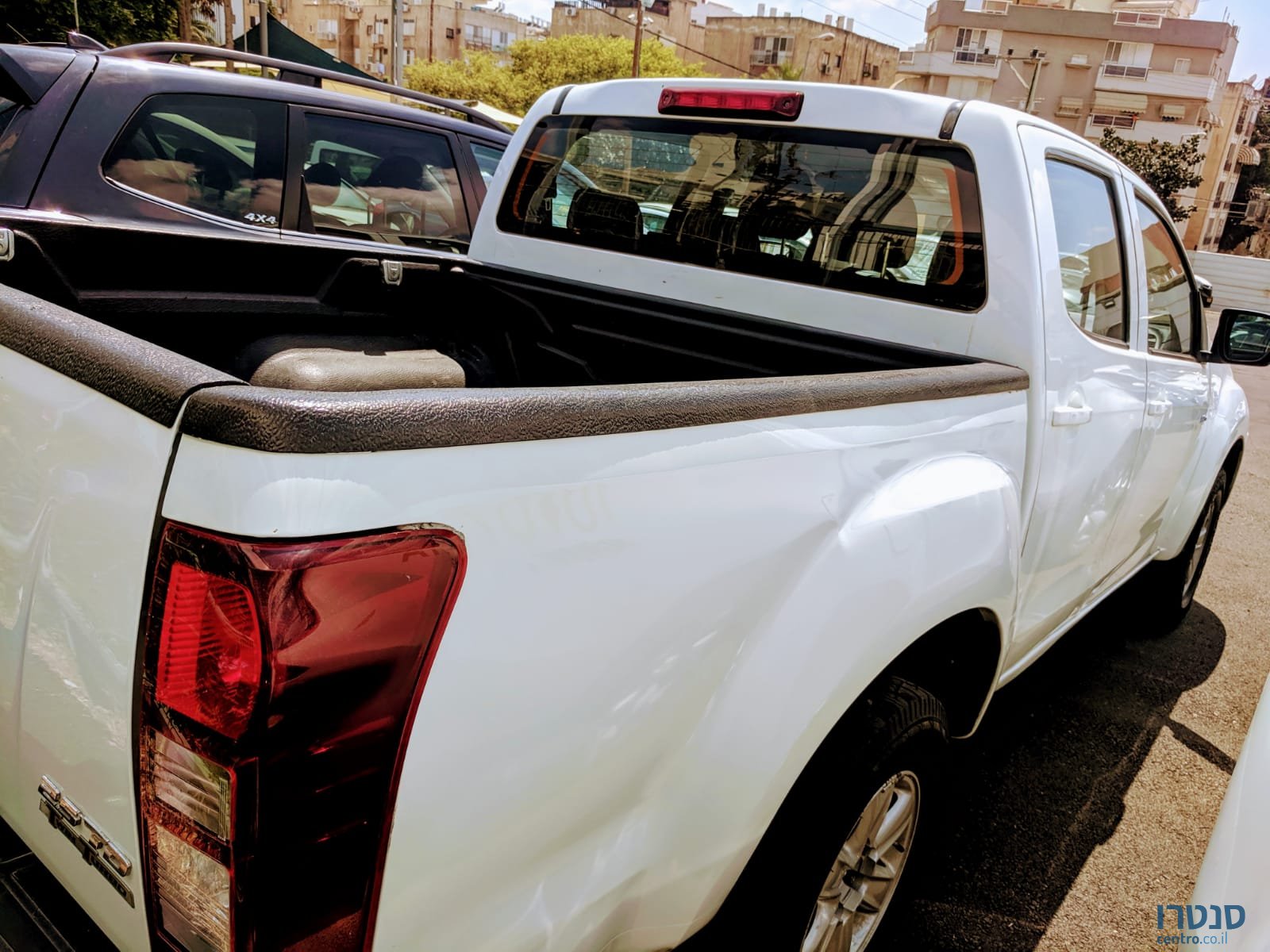 2015' Isuzu D-Max photo #4