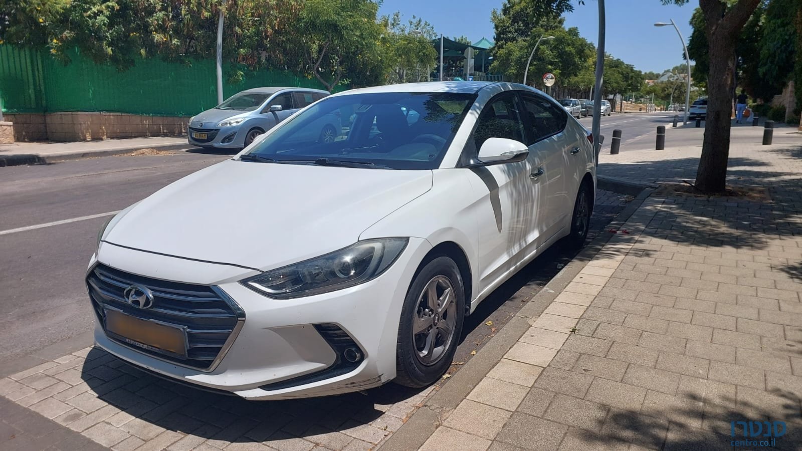 2016' Hyundai Elantra photo #2