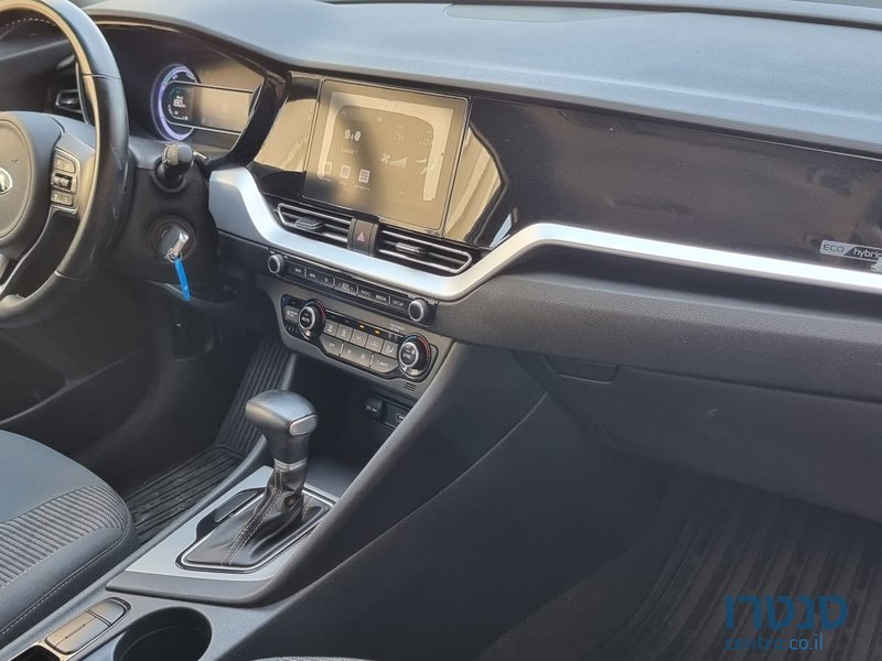 2020' Kia Niro photo #6