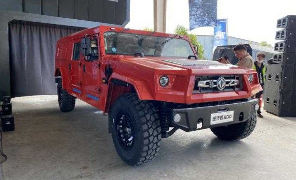 Китайский Dongfeng возродил всю гамму Hummer H1