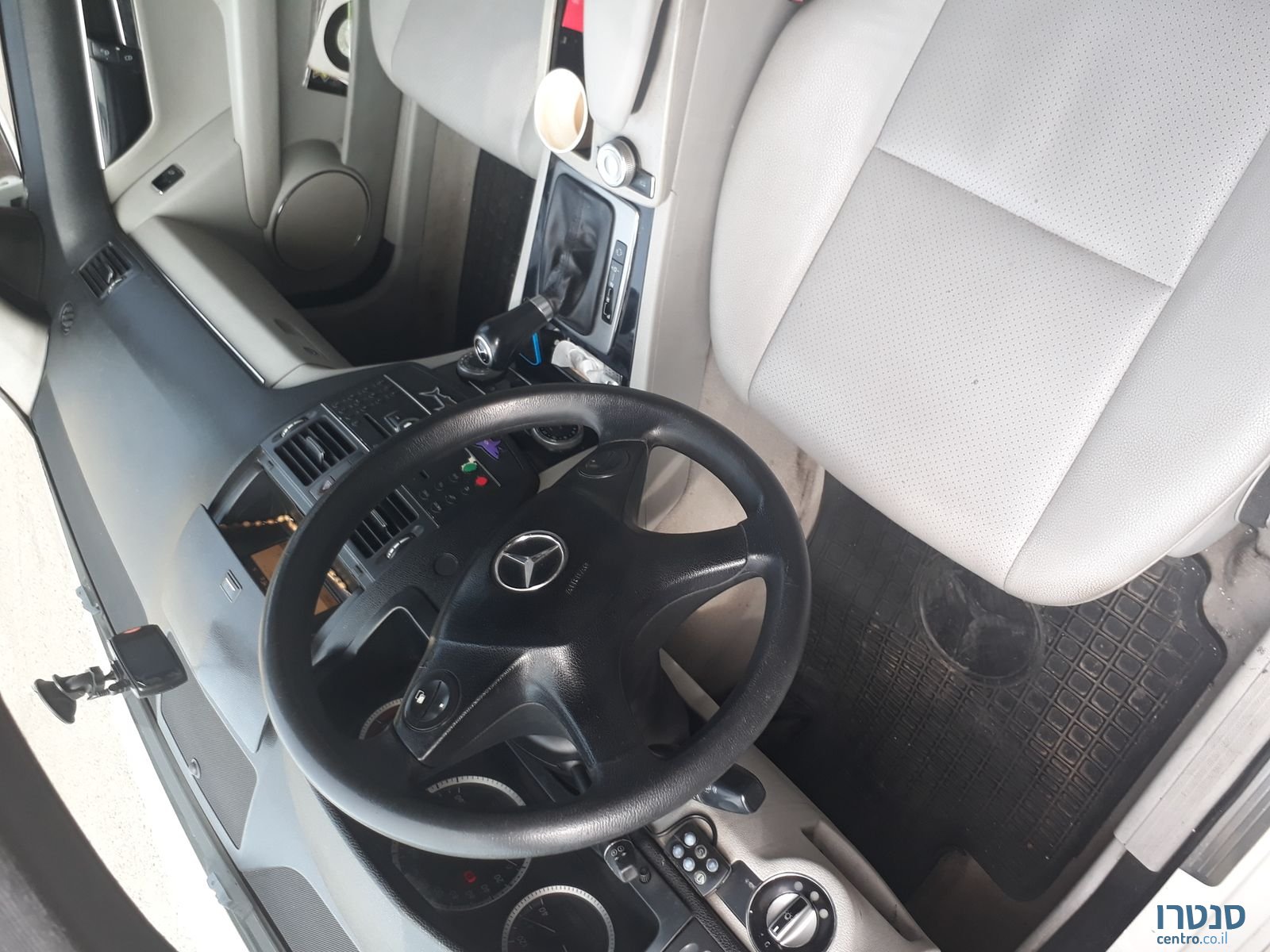 2009' Mercedes-Benz 200 photo #3