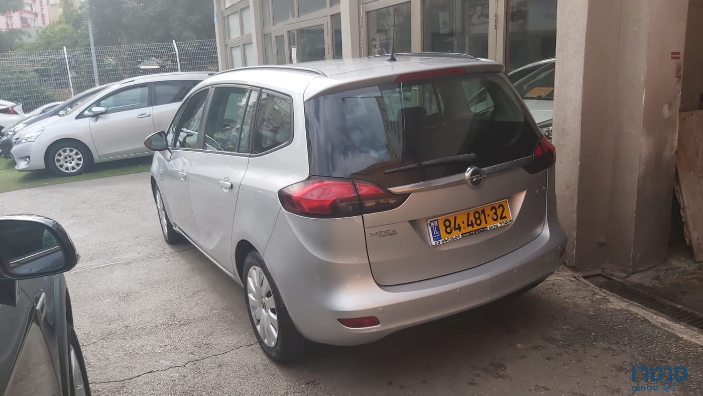 2014' Opel Zafira photo #2