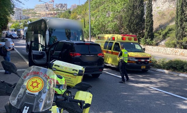 В Хайфе столкнулись автобус и автомобиль, один пострадавший в тяжелом состоянии