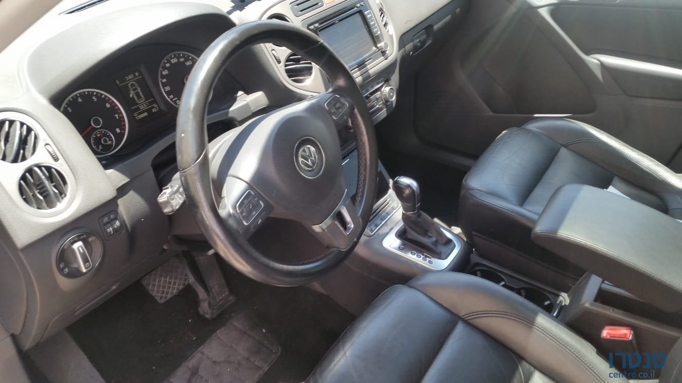 2010' Volkswagen Tiguan photo #5