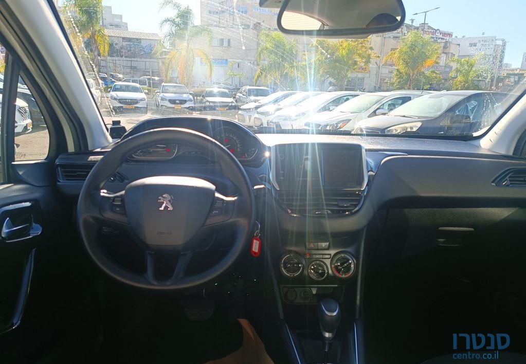 2020' Peugeot 208 פיג'ו photo #2