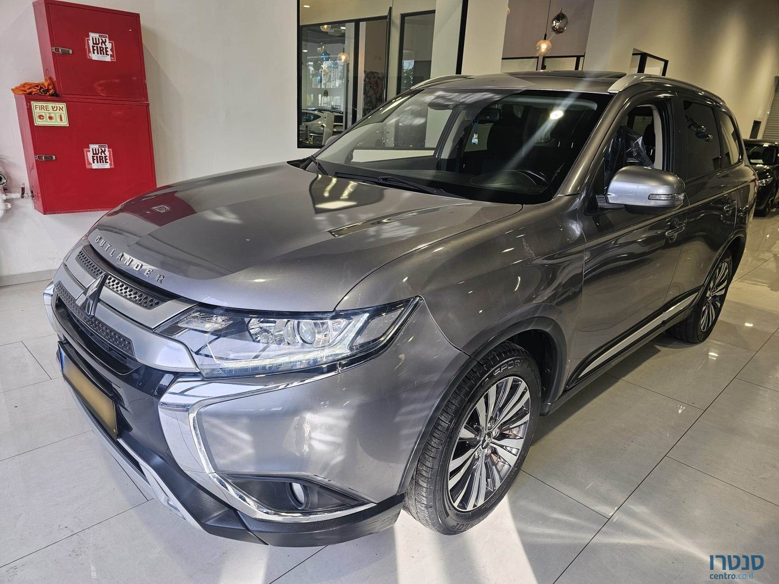 2019' Mitsubishi Outlander photo #1