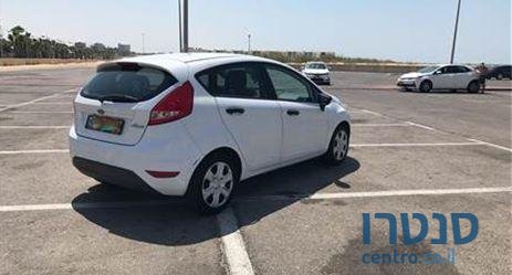 2012' Ford פורד טרנד photo #2