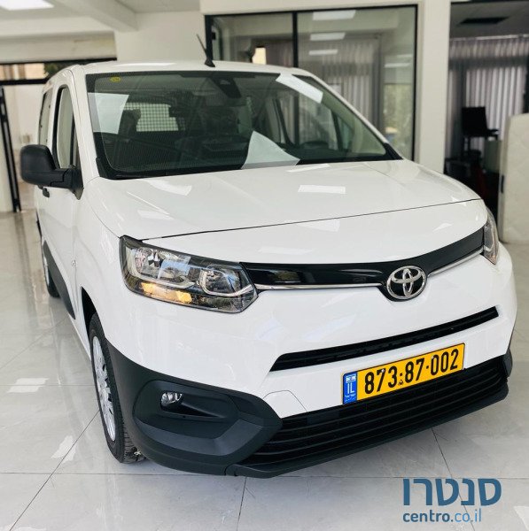 2022' Toyota photo #1