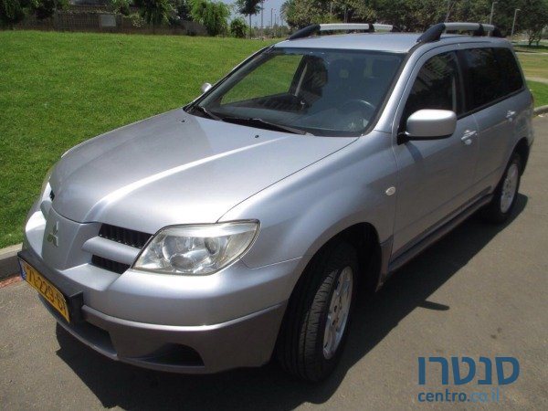 2008' Mitsubishi Outlander photo #3