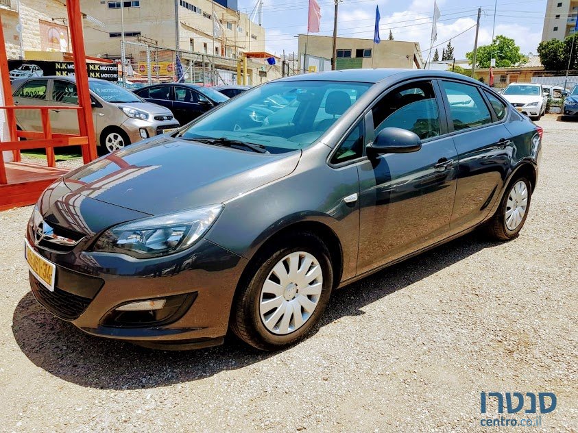 2013' Opel Astra photo #1